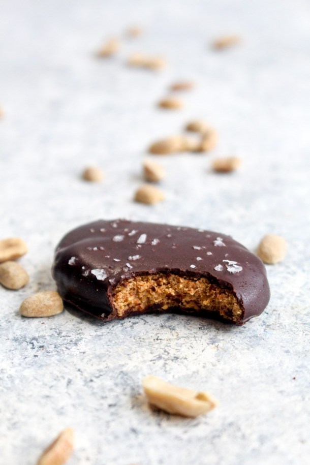 Healthy Chocolate & Peanut Butter Eggs | catchingseeds.com