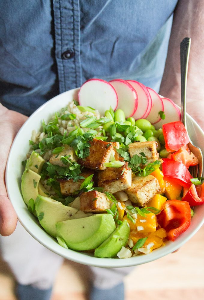 Vegan Poke Bowls with Sesame Ginger Tofu | connoisseurusveg.com