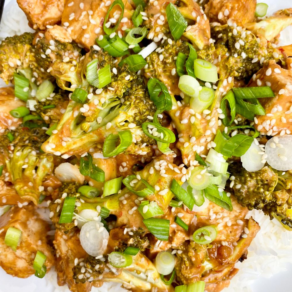 Slow Cooker Peanut Tofu & Broccoli | sixvegansisters .com