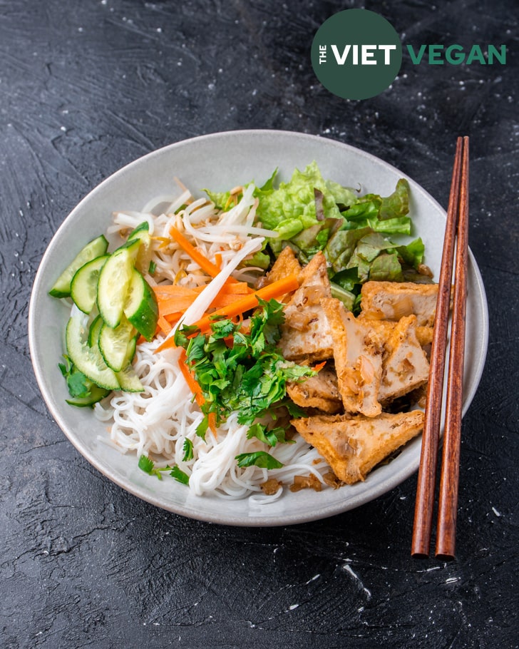 Lemongrass Tofu Vermicelli Bowl (Bún Đậu Hũ Sả) | thevietvegan.com